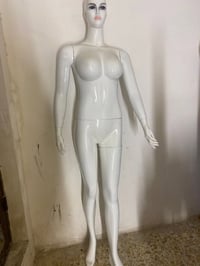 مانيكينات نسائية • فايبر • بدون كسر