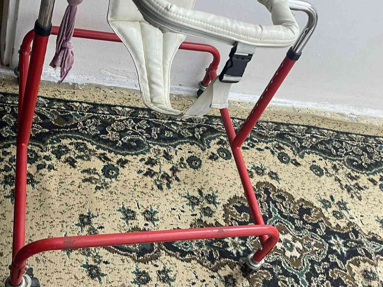 سلام عليكم للبيع حجلاة جماعة الضمور الدماغ شلل رباعي السعر ٣٠ الف وبيها مجال مكاني بغداد الرصافة *********** واتساب
