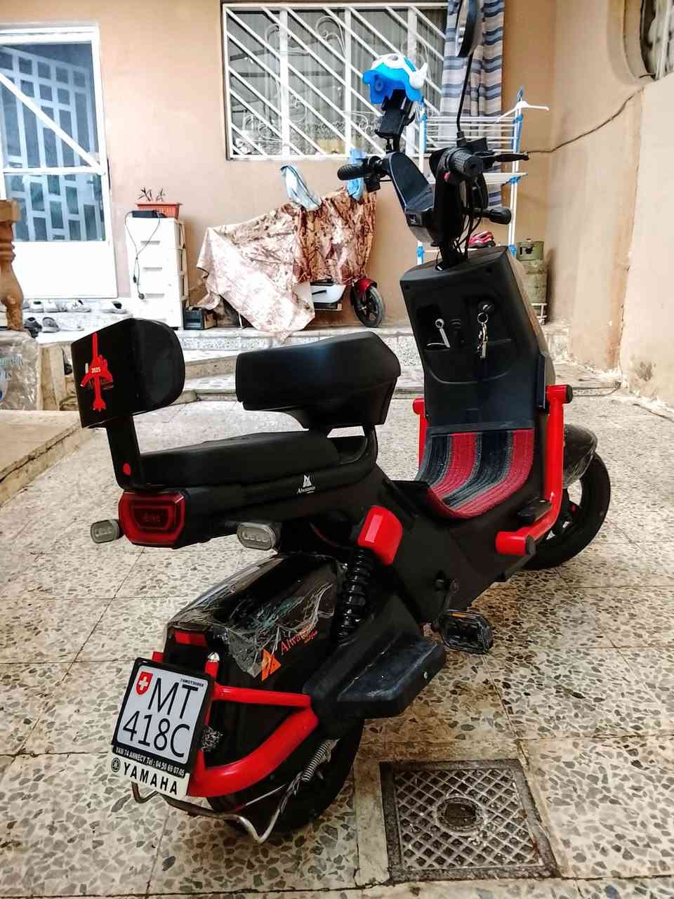 السلام عليكم للبيع ماطور شحن 
لايت زينون شاشه اشارات يمين يسار 
السعر 420بي مجال  العنوان موصل الايسر
الرقم ***********
 بصمه سويج فول مواصفات
خمس بطاريات شحن دبل
