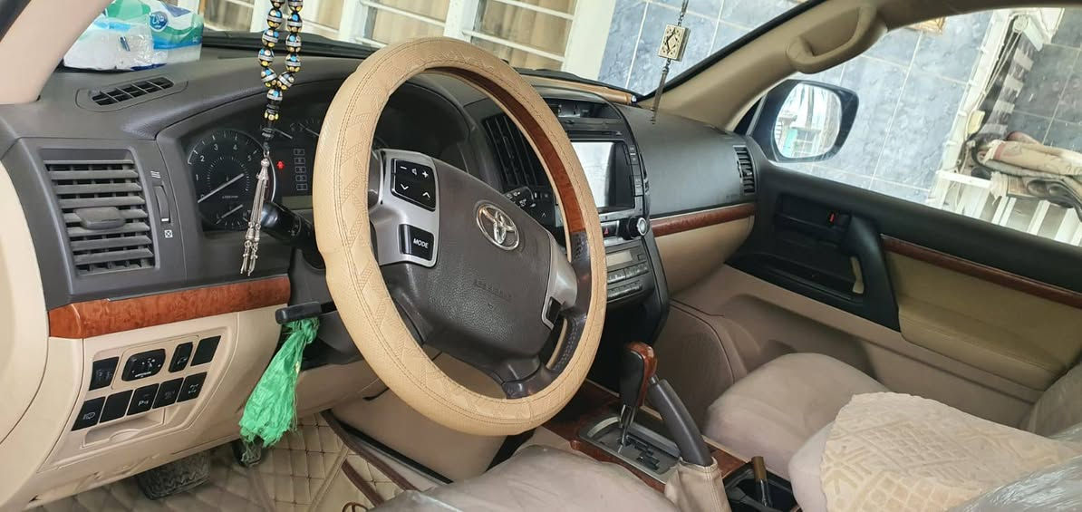 سلام عليكم لاندكروز 2014ساز رقم بغداد مكفوله الاتصال على الرقم ***********لمعرفة السعر والتفاصيل
