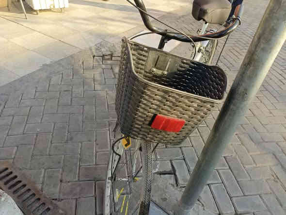 عمي عمي السلام عليكم عندي بايسكل بالبنات حجم 26 للبيع عنوان بغداد دور شارع ابو طياره شراي يدخل لي خاص او يخابرني على الواتساب*********** سعره 95
