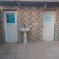 بيت للبيع ب51 مساحته 300 طابقين غرفتين وصاله كبيره وبراني وحديقه وكراج...