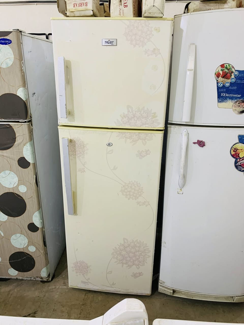 كلمن وسعره 
حله باب المشهد ***********
ثلاحه حجم كبير سعر 135
حجم وسط 100
غسالات حجم كبير 85
حجم وسط60
