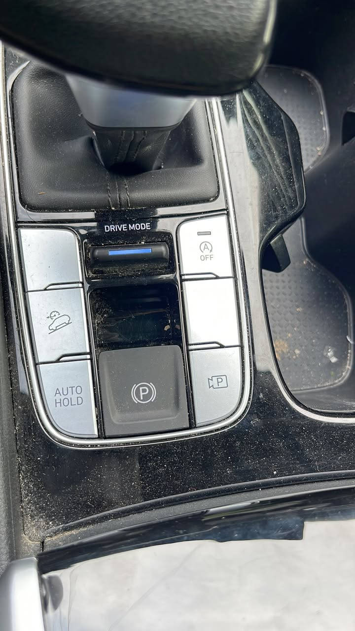 السلام عليكم توسان 25 امريكي حادثه جاملغ امامي مبدل نفس اللون موضح بالصور بدون ايرباك بدون دواخل بيه بارد بالجنطه مال تحميل مقدار شبرين بدون صبغ السياره ماشيه 5 الف فقط زيرو مواصفات عاديه رادارات ولدات ترحيت واوتو هولد بدون رقم ب205 وبيه مجال تترقم جميع المحافضات ***********
