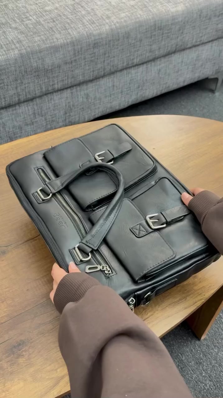 حقيبة لابتوب جلد رجالية من JEEP متعددة الجيوب كل هاي الاناقة بـ27،000
خامة جلد صناعي عالي الجودة بمظهر أنيق وفاخر.
تصميم عملي مع جيوب أمامية مزدوجة للإكسسوارات والأغراض السريعة.
حجرة داخلية مبطنة لحماية اللابتوب من الصدمات.
سحاب قوي ومتين مع تشطيبات معدنية أنيقة.
حزام كتف قابل للتعديل من 80 سم إلى 150 سم مع إمكانية الفك.
#تعليقات #لايك #حقيبتي #اناقه


**إذا كنت صاحب هذا الإعلان وتريد حذفه لأي سبب، رجاءا أرسل رسالة إلى الدعم الفني**