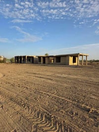 ارض للبيع المساحه اكثر من دونم ونصف الواجهه ٧٥متر وجهه شارع تبليط رئيس...