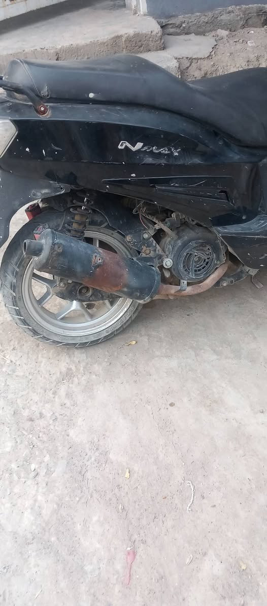 مرحبًا اخوان عندي هاي الدراجة للببع صيني امجفتة صارلها ٢٠يوم اوخير من الله نقصها صالنصا بيهة وحدة بس طكطك بل مشي متبين كلها شغال سعرها ٣٠٠اوبيهة مجال خاص موجود اورقمي *********** تقاطع السادة
