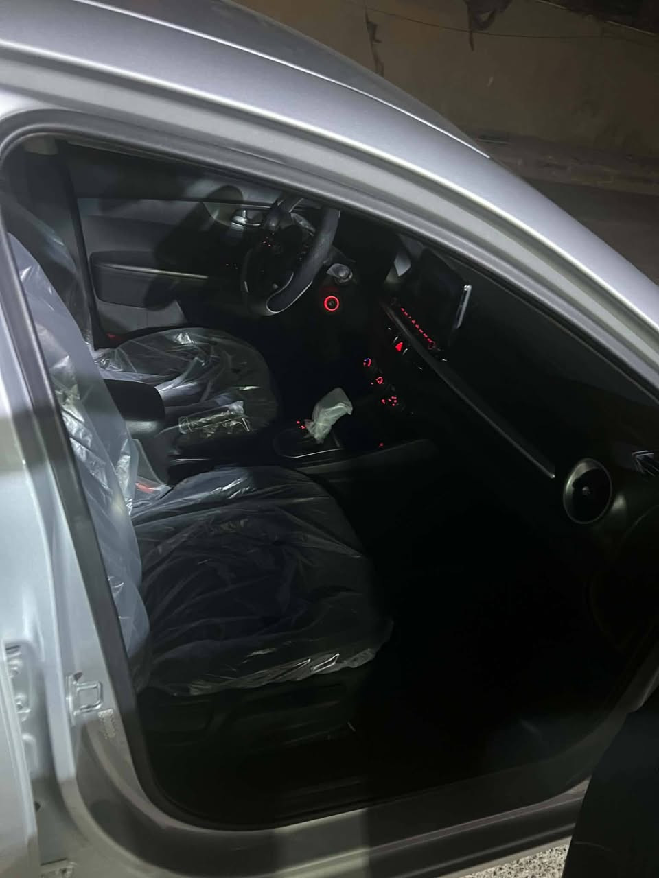 السلام عليكم ورحمة الله وبركاته اخوان سياره فورتي موديل ٢٠٢٠ وارد امريكي بيه تبديل بنيد وباب بي بارد فقط وجنطه تصليح فقط بدون عابر شرط رقم مثنى معوقين اسويلك وكاله عامه السياره جاهزه من كلشي كير تبريد المحرك حداديه مكفول محرك ٢٠٠٠ دوش كير ٦نمر مرغوب الاستفسار اكثر اتصل على الرقم أو على واتساب مكان السياره المثنى السماوة المركز *********** صور الحادث مرفق بل منشور
