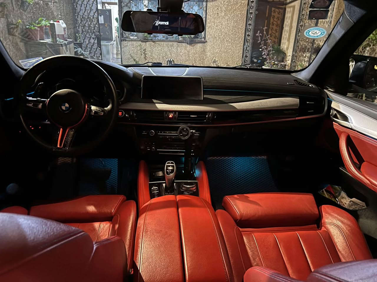 السلام عليكم بيع او مراوس bmw 2018 وفوك ناصيه
BMW X6 2018 سياره خليجيه 
ماشيه 92 الف
مواصفات 
اربع ابواب شفط
داتا شو 
صندوك كهرباىي 
سماعات هارمنكاردن 
ام بكج بلاد من شركه 
لايت تفاعلي
داخل ماروني
كاميرات 360 
حساسات تفاعليه ويه الازدحامات مع الكاميرات 
شاشات خلفيه
دخول ذكي اربع ابواب فتح وقفل
سياره فحص يم الوكاله صدر جديد 
تايرات جديده
بصمتين وياها وليس بصمه 
نصبتها كلش حلوه التايرات الخلفيه حجم 315

سياره وكاله مملعوب بيها طلع 320 حصان
بيها باب الخلفي مبدل نفس اللون  
كير مكينه مكفوله 
صور سونار البدي حنزلها ويه الصور
***********
مكان السياره بغداد الغزاليه
