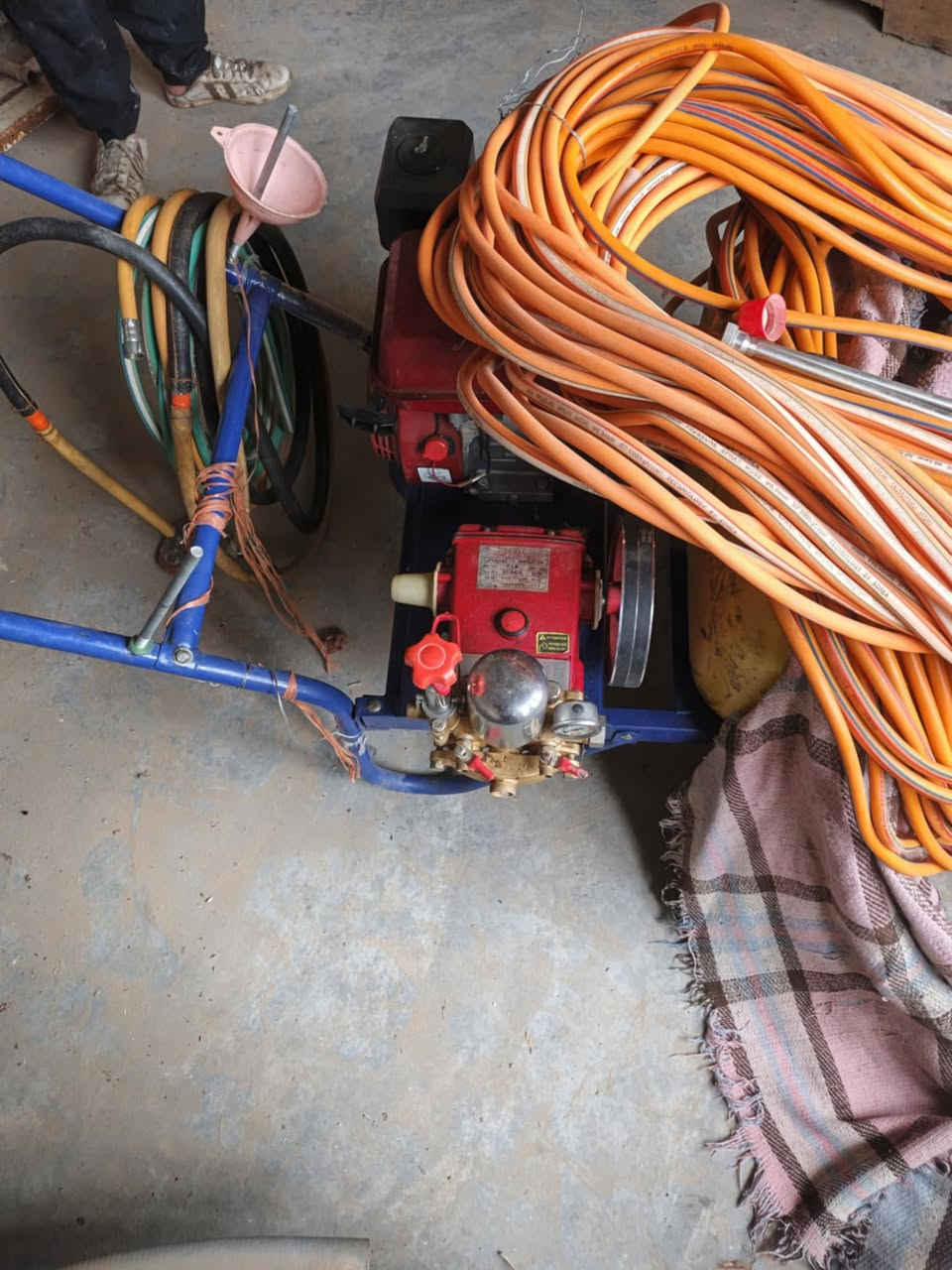 سلام عليكم 
متاح جهاز مزخة  كلة شغل 
ططفية 2.5انج ١٥متر 
مكان كركوك 
***********
