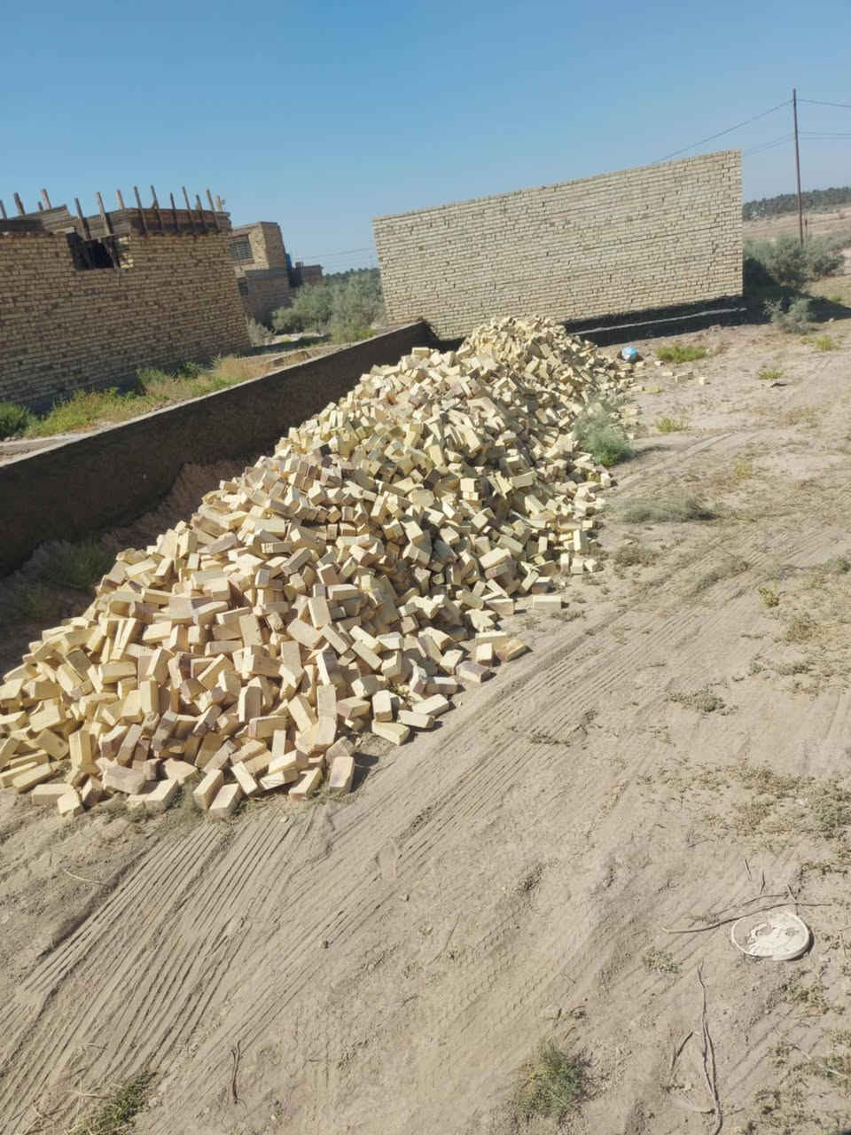 سلام عليكم تجهيز طابوك عادي وجمهوري شرط مكلاب سعر مناسب ورمل وحصو وجلمود وسبيس, ***********
