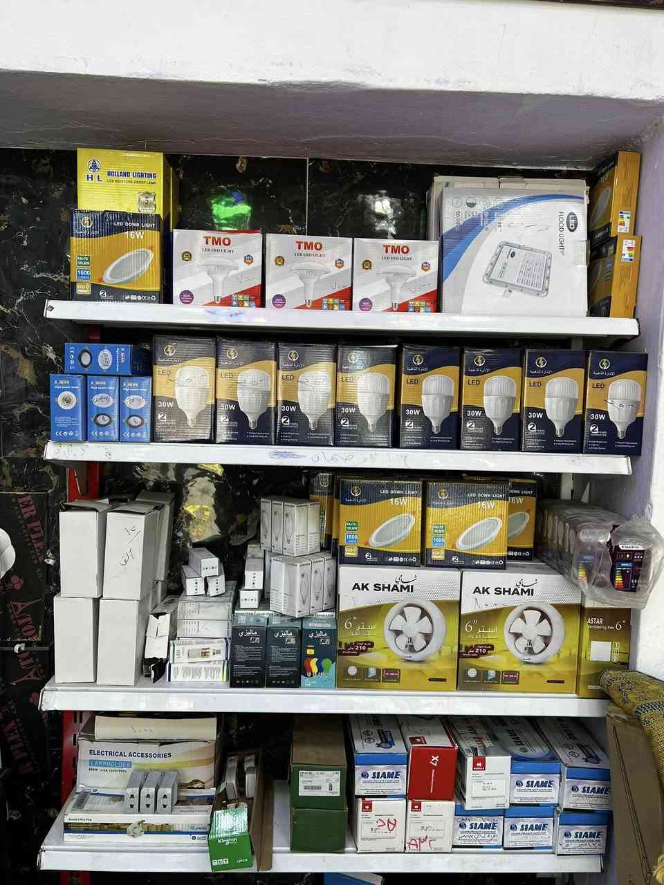 🛑 كهربائيات وانارة للبيع شلعة وحدة مال تعزيلة اقل من سعر الجملة متوفر براكيتات وثريات ولدات والباقي موضح بالصور للاستفسار *********** متوفر واتساب
