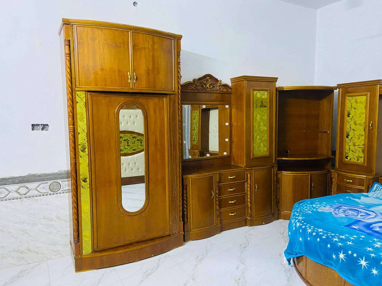 يتوفر غرف نوم اشكال ديكورات صاج عراقي حطاطه و كناتير أبو 6 ملحق طابقين 
أبو 4 جديد مو مستخدم 
بسعار مناسبة 
ونقل وشد مجاني واصل لباب بيتك 
عنوان الرمانه البعبيد 
***********/ بي وتساب
