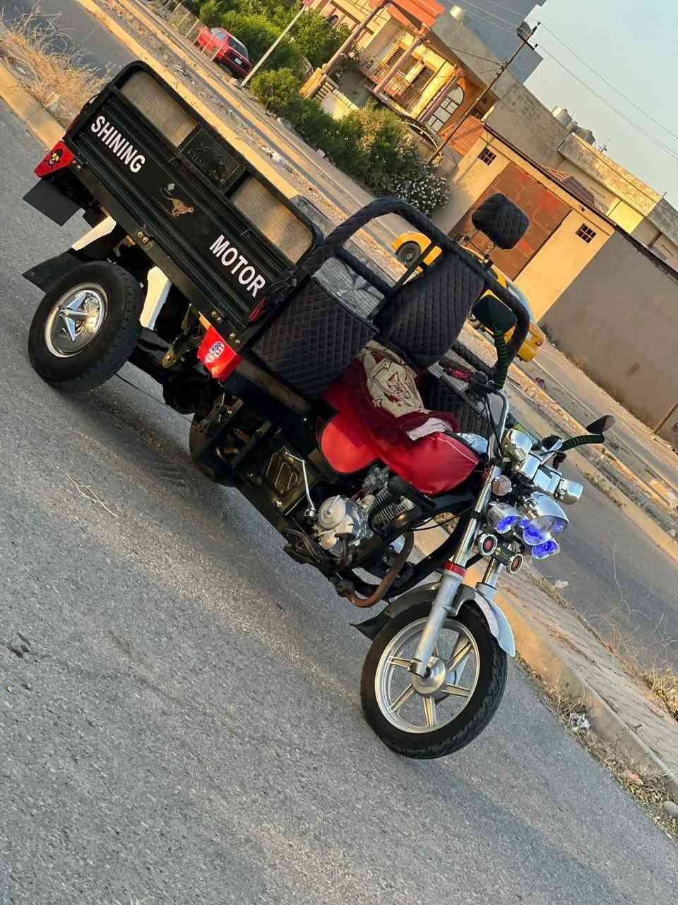 السلام عليكم عندي هاي ستوته للبيع موديل 21 محرك 23 ماتور عيب ما بيه كهربائيات كله شغاله تايرات كله جديد كوبلس سعر1500 وبي مجال قليل*********** اللي مو شراي لا يخابر
