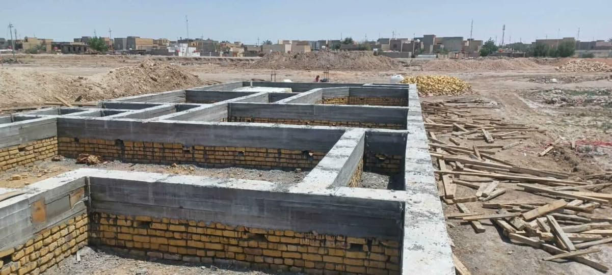 سلام عليكم 
قطعه للبيع بحي صحة مساحة (250م)
مشيد عليها أساس درجة أولى 
وخريطة مرتبه 
القطعة مدفونه بحجر وسبيس ومحدوله 
للاستفسار مراجعة مكتب عقارات الفنار مجاور مستشفى الخضر العام (***********)
