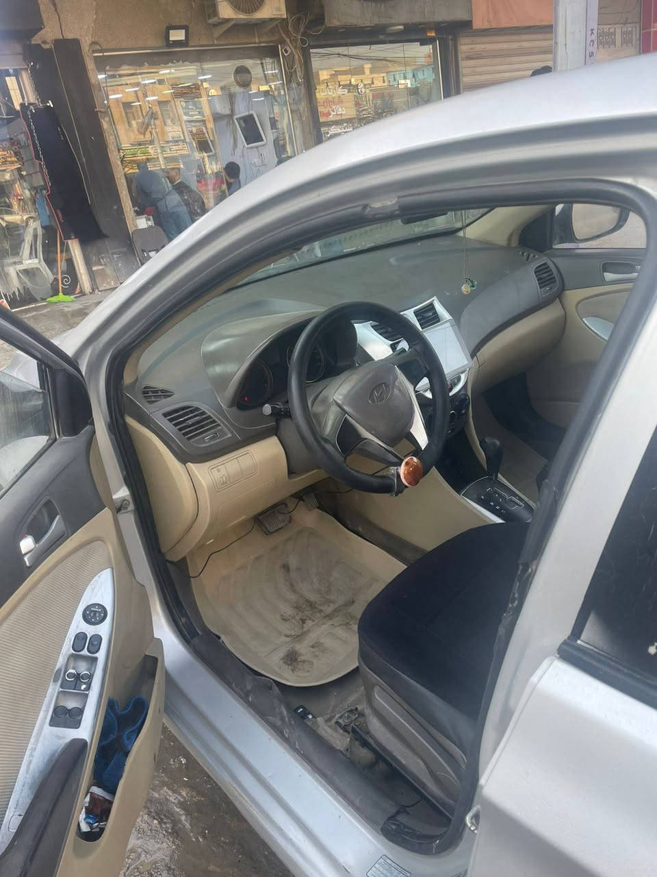 للبيع اكسنت موديل 12 خليجي سياره مصبوغ سياره محرك كير مكفول تبريد ثلج صدر امامي جديد تخم تأير *********** ريدهه 75 مكان سياره بغداد محرك دوش 1600
