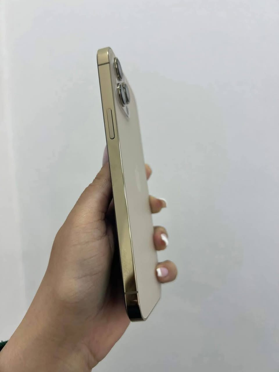 ايفون 12برو ماكس
لون ذهبي
شرق اوسط
كامرا فول(تصوير عالي الجوده)
بطاريه 83
ذاكره 512
وبي ضمان اي شي بي يرجع 
جهاز بلادي مكفول وين ميعجبك افحص
  وسعرة حييل مناسب لأن محتازة اليريدة يتصل ع رقم 
(***********)
