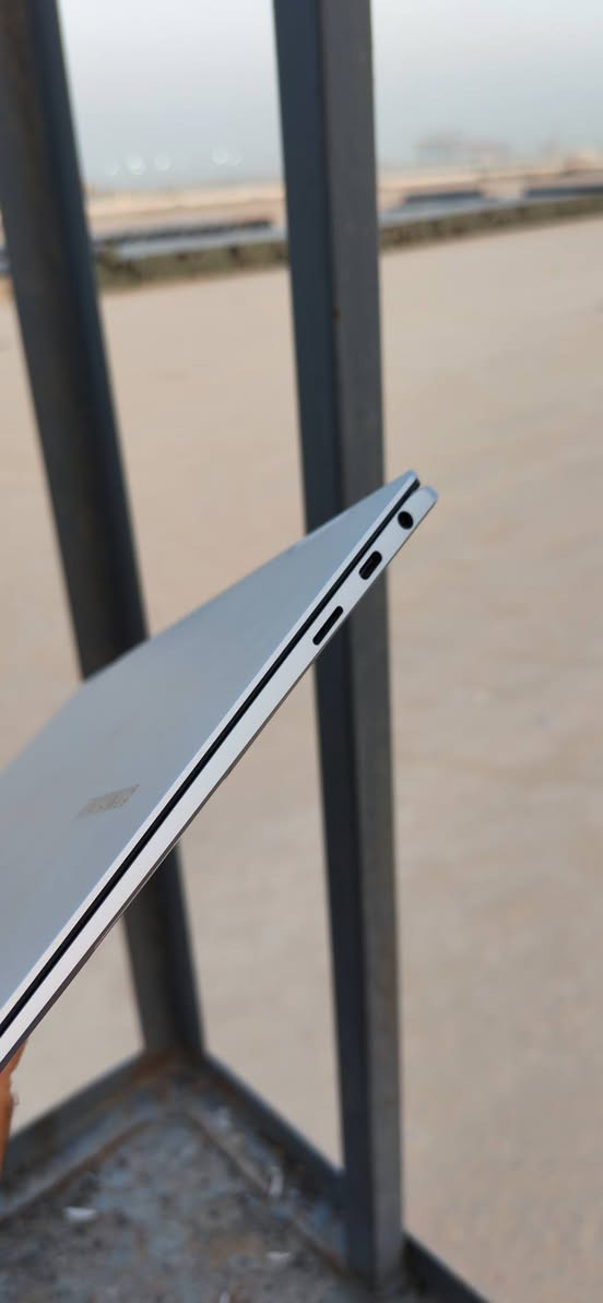 لابتوب سامسونك كلكسي بوك برو ٢  galaxy book2 pro
مواصفاته :
نحافه شديده جدا انحف لابتوب بالعالم بلا منازع
 شاشة ١٣ انج  امولد  سماعات من ادمونز عاليه جدا جدا  شاشه قلابه ٣٦٠
هارد٥٠٠ اس اس دي رام ١٦كيكا  الجل ١٢ كوراي ٧ كارت شاشه ٨ 
مع قلم ساسمونك بدون شحن ويرفض راحة اليد مثل الايباد 
شحن ضمان٣ ساعات الى٤  يتوافق مع اجهزه سامسونك في نقل الملفات بدون سلك
بلوتوث ٤.٥
شاحنه٦٥ واط مع سلك طويل تشبه شواحن لموبايل
منافذ  تايب سي مع منفذ تايب سي ثندر بولت

عيوبه عطل في اضائه الكيبورد مع صدمه بسيطه من الخلف في الكفر بدون اي تاثير على الشاشه
مبدل مروحه الفان واضائة الكيبورد لاتعمل 
السعر ٧٠٠ الف


**إذا كنت صاحب هذا الإعلان وتريد حذفه لأي سبب، رجاءا أرسل رسالة إلى الدعم الفني**