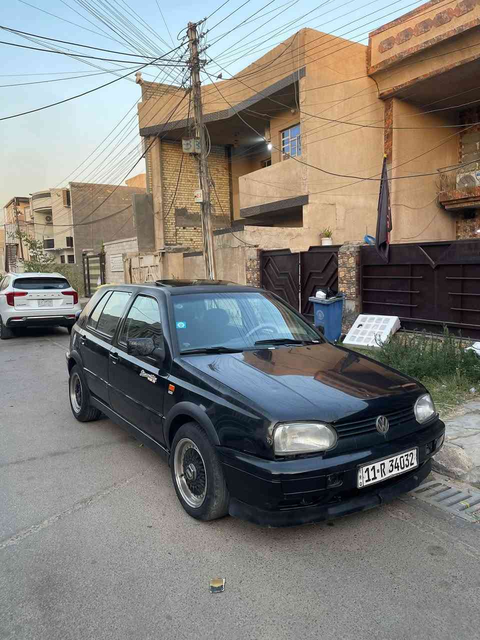 كولف mk3 رقم بغداد انكليزي باسمي مكينه2000 كير اوتو مكفولات تبريد شغال ثلج صدر جديد ويل BBS وتخم تاير شاشه وكامره خلفيه ودمام داخلهه بلادي فتحه شغاله سياره كلش حلوه وجاهزه السعر44 مكان بغداد حي جهاد***********
