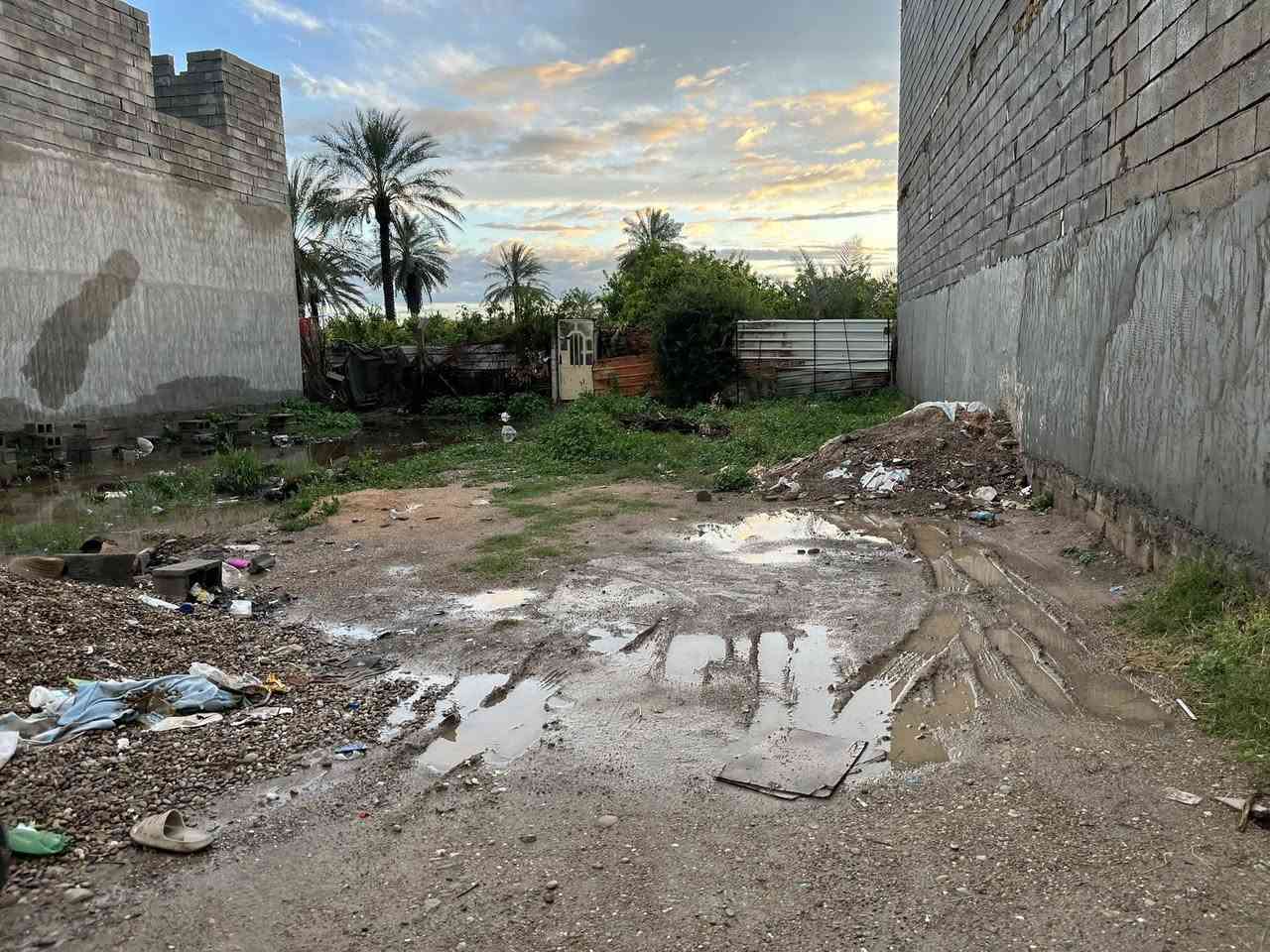 للبيع قطعه ارض زراعية
 
الموقع / حي الامير الزراعي / خلف شارع الفرات -  مباشر 
- عالتبليط 

السعر ٢٥ مليون 

المساحه ١٢٧ متر 
الواجهه ٧،١٠ متر 
للاستفسار 
*********** - ***********
