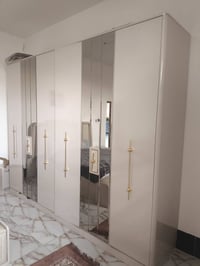 للبيع غرفة اخشاب نظيفه 👍 الغرفة نظيفة وما بيها أي عيب، استخدام قليل  💰...