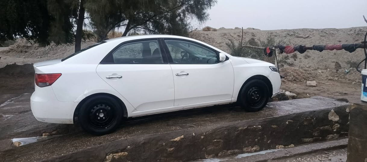 سيراتو موديل 10 مكفوله ماعده باب السايق صبغ اثر شخطه منغير فتح ولا دواخل حداديه جديده كير جديد تخم تاير تبريد شغال اتريد امداور اتريد وكاله السعر 90 اوبيه مجال ***********
