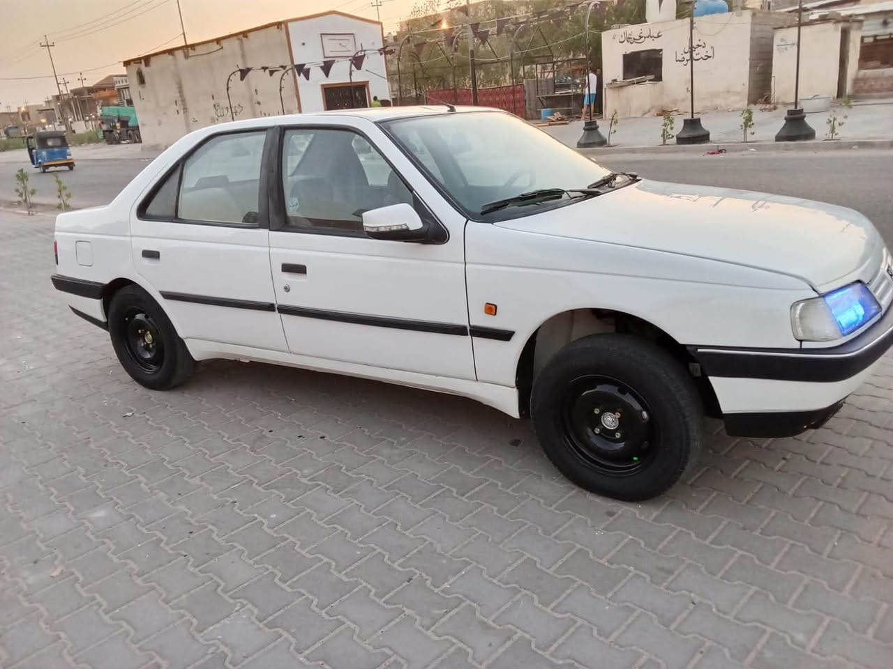 سلام عليكم سياره البيع بيجو 405موديل 12سنويه جديده رقم نكليزي باقي عل استلام مكفوله من الضربه والتبديل مكينه كير حداده تخم تاير سياره جديده السعر 42مكاني بصره ***********
