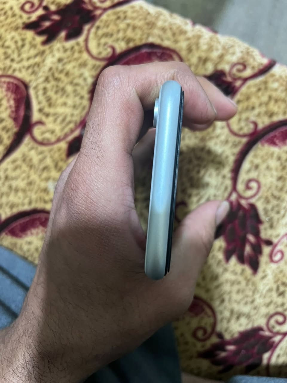 يالله السلام وعليكم شباب ايكس ار مبدل بطاريه فقط تلفون بلاادي ذاكره64دبل خط كامرات كله شغال فيس ايدي واكف ضهر مفطر بي فطر ب شاشه مبين زغير سعر165بي مجال شي قليل رقم***********المو شراي لايتعبني رجان تفاصيل كامله لاتجي وتكلي شبي
