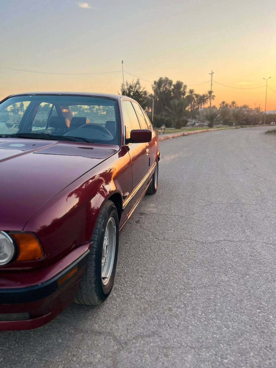 السلام عليكم بي ام525موديل 90بدون حادث بس هلالات تلكيط غرفه جديدة تخم تاير كير مكينه صبغ جديد معايرة اي شي فول مواصفات السعر60للتصال***********و*********** بغداد, العراق
