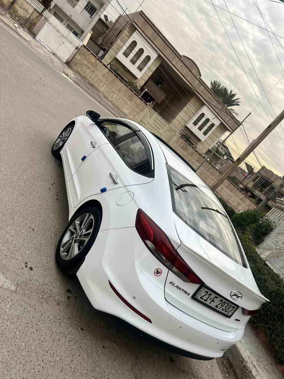 النتره مديل 2018 سوبر خليجي بأسمي شرط التحويل سياره فول مواصفات وكفاله عامه عده بارد صغير بل باب الخلفي ودوسه بس سياره جديده ماشيه 90 على وضع الشركه وكامله مكمله للخير مكاني بغداد البلديات ً.  السعر. 157 وبيهه مجال 
رقم الهاتف ‭0772 261 1069‬
