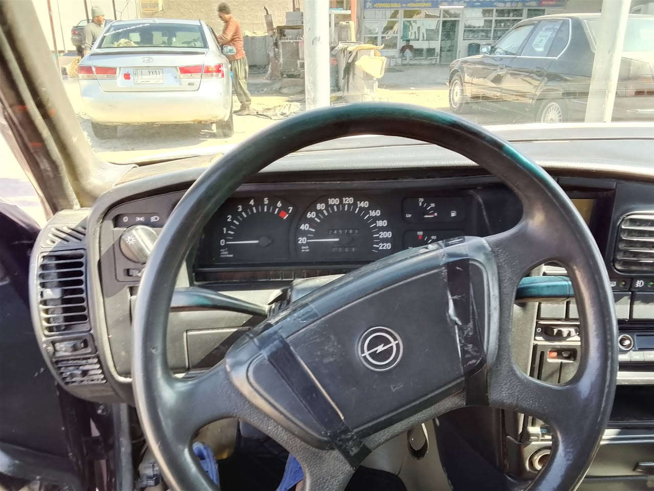 اوبل اوميكا موديل 1990 كير محرك جديد 
هاي سياره كدامك تعال كلب وشوف 
***********
سعر سياره 20ورقه
