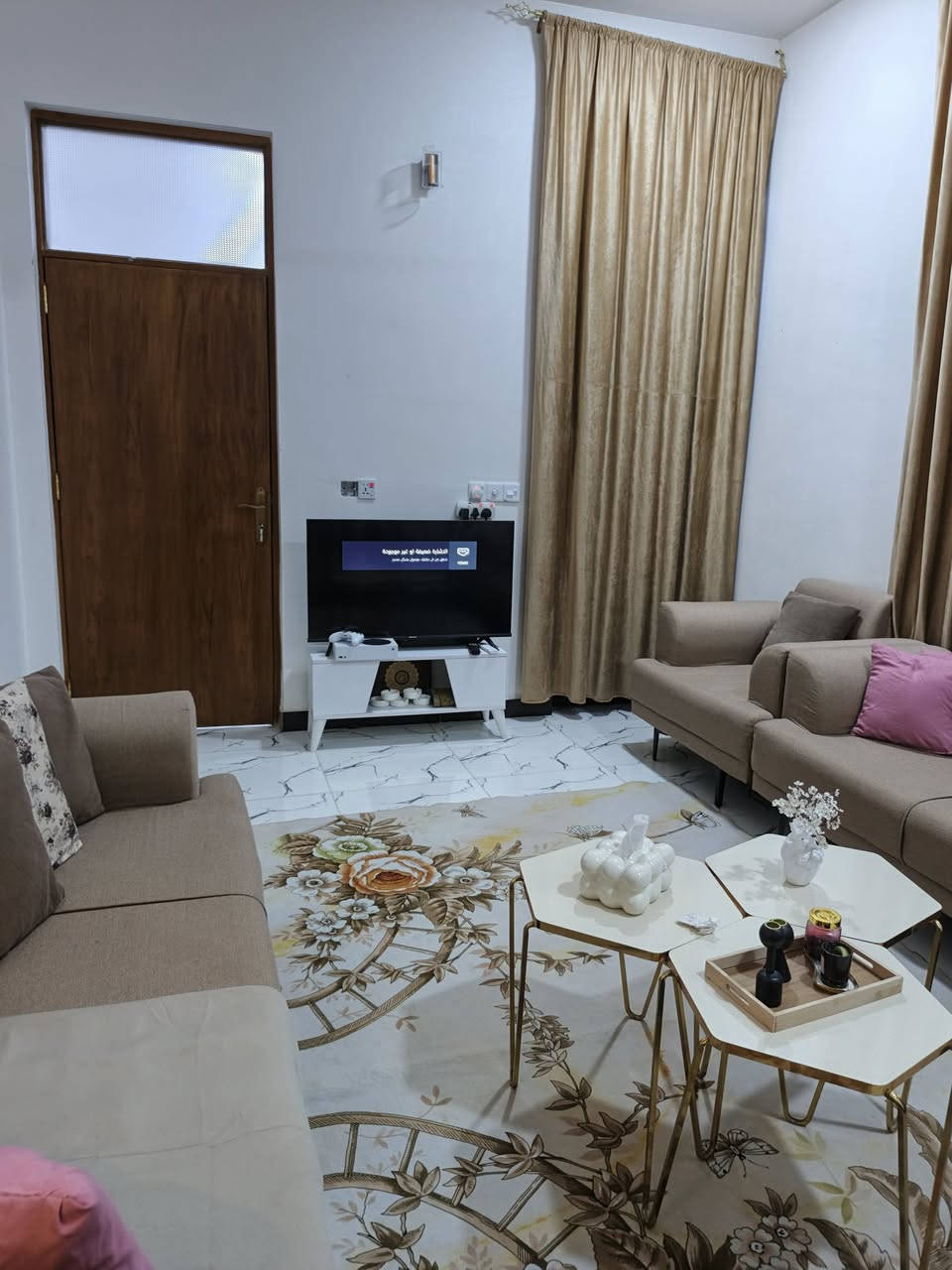 السلام عليكم بناية للبيع المساحة 105 ركن تحتوي محلات 2
العنوان الشعله الدوانم خلف البانزين خانه
مشتمل يحتوي على استقبال مطبخ حار بارد غرفه حمام

والشقه تحتوي على استقبال مطبخ غرف 2
العنوان الشعله الدوانم خلف البانزين خانه

للاستفسار.. ***********
