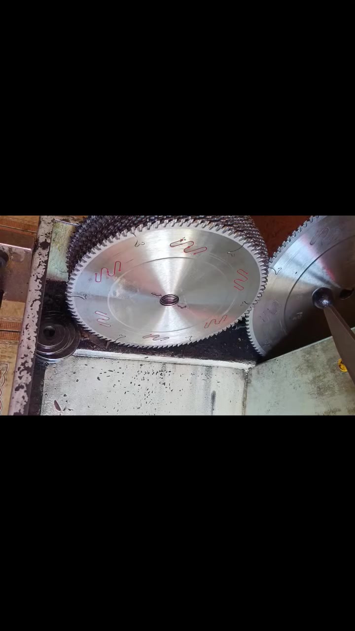 مركز سنتر بابل خبره وجوده تصنع الفرق
حد جميع أنواع الصؤانيmdf. Pvc. و الامنيؤم. والنجاري 
🪩. سن الاسطوانات بدقه عاليه 
🪩شغل نظيف عمر اطول نتيجه مظمونه 
للتواصل معنا عبر الاؤتساب فقط ع رقم 
📞  *********** #
