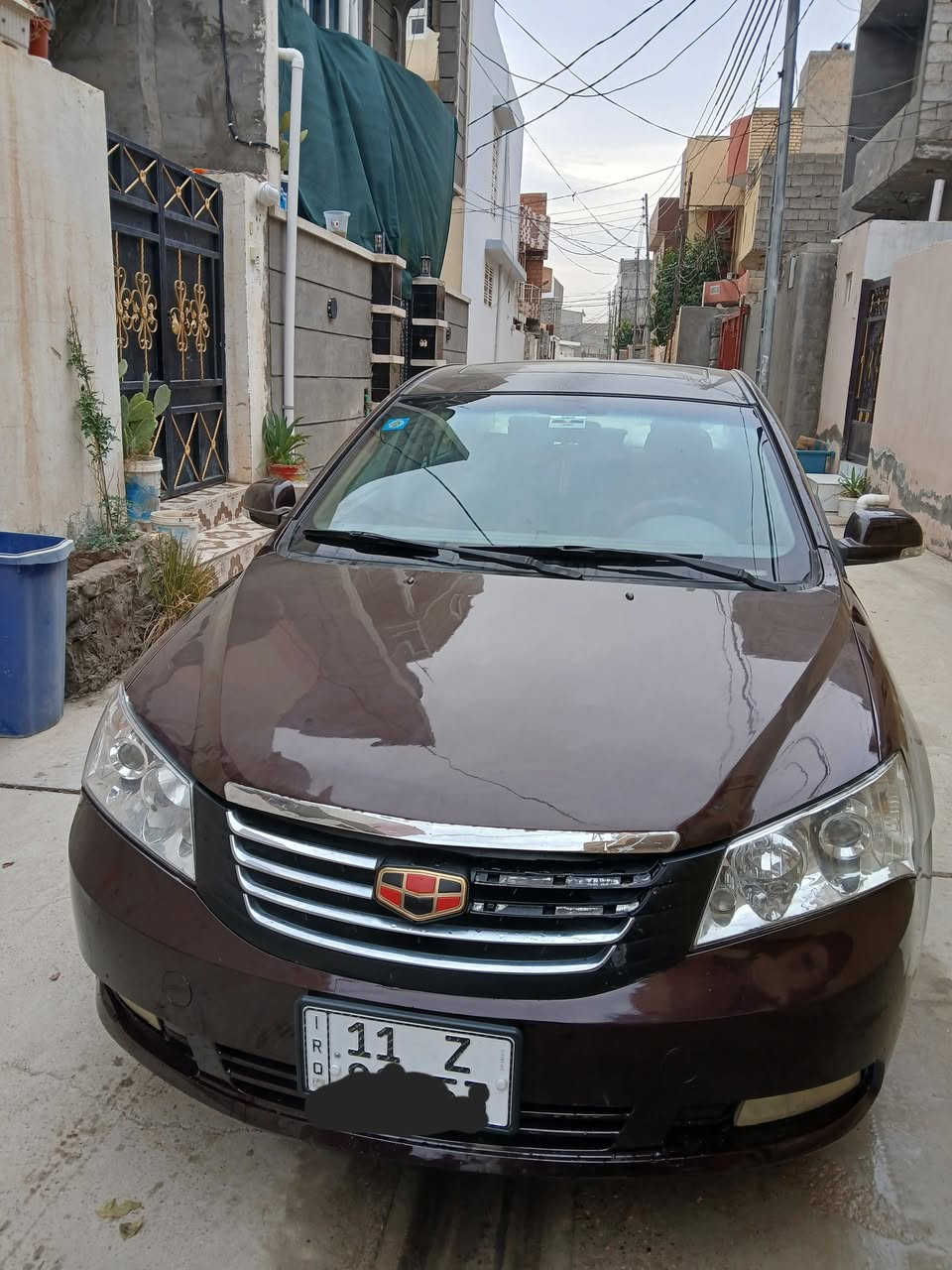 جيلي امكراند E7
الفئه الأولى موديل ٢٠١٣ 
استيراد خاص جبتها زيرو سنه ٢٠١٢
محركه ١٨٠٠ كورلا بلادي مو تحوير 
رقم بغداد دولي بسمي ماشيه 74صبغ عام جديد لغرض الجماليه 
بيها طخات على البارد سياره جانت مضمومه 
تدفئه تبريد شغال صدر أمامي خلفي جديد راديتر جديد كهربائيات شغاله حساسات سنتر لوك فتحه سقف سياره على وضع الشركه بلاديه  
السعر ٦٣ مكانها بعقوبه 
معلومات أكثر ***********
