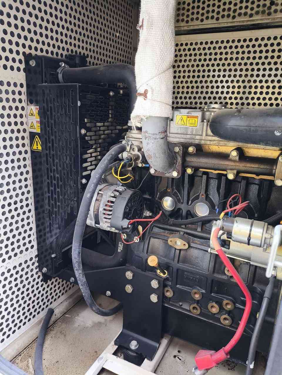 بيركنز انكليزي 4 سلندر كاتم تكسان بلادي توليد ستامفورد انكليزي 21KVA شرط الشغل وشرط الفحـص السعر 45 ورقة العنوان اربيل *********** يوجد توصيل لكافة المحافظات وبضمان 🚚
