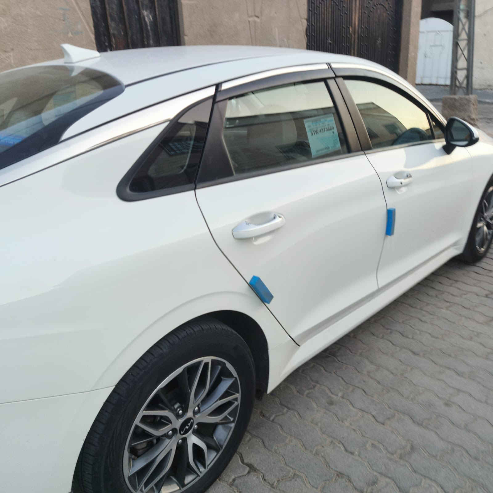 سياره بيه بارد في باب خلفي الصدر والجاملغ امامي فقط مواصفاته حساسات امامي خلفي كامره شفط وترحيب ابواب اماميه بصمه تبريد قطعتين وشاشه للتبريد للمس كشن سائق كهرباء ماشيه118 موديل22 K5محرك2000دوش4سلندر سعر180وبيه مجال بسيط ***********
***********
