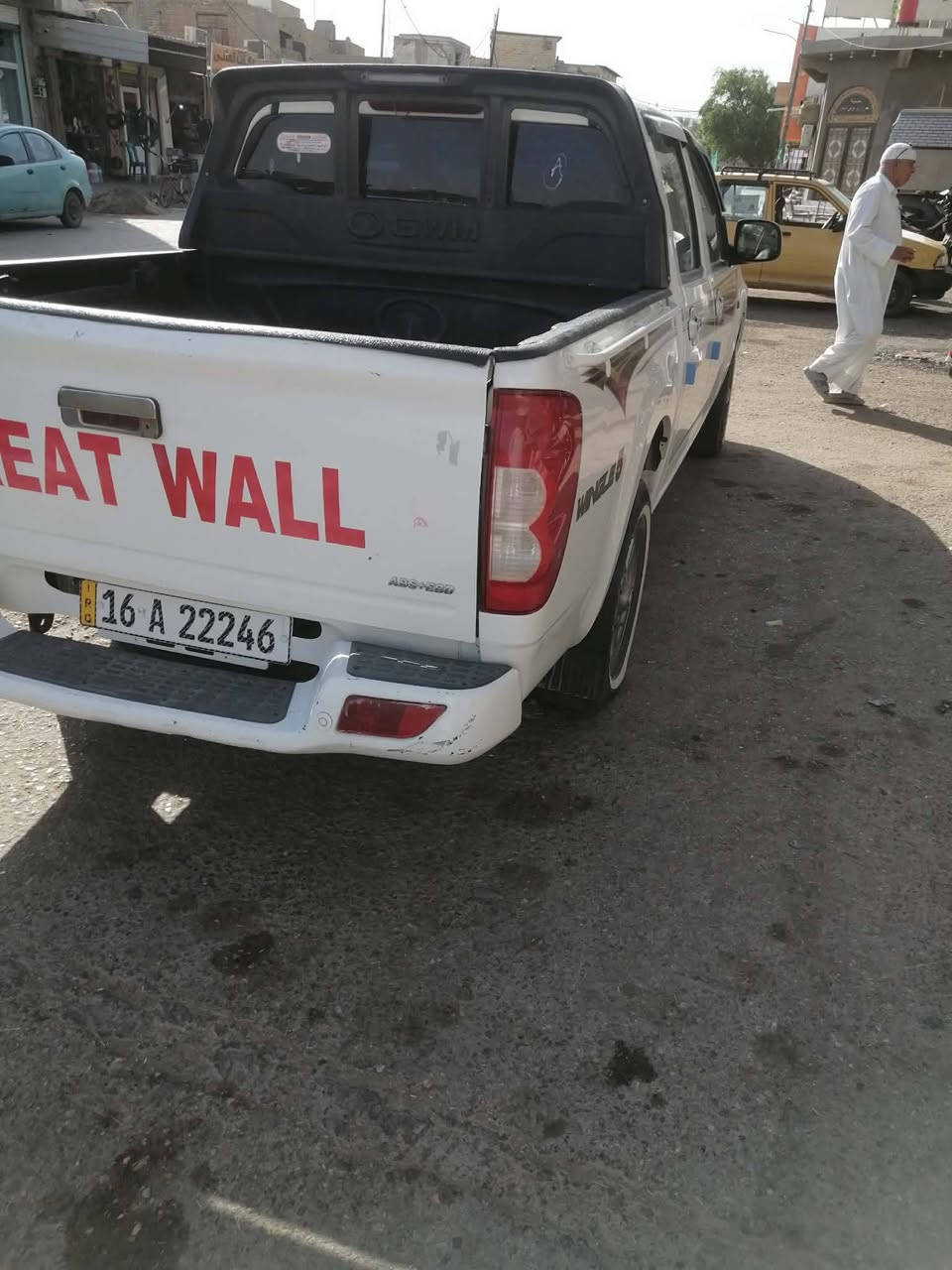 السلام عليكم 
بيكم كريت ويل
كفاله عامه ماعدى رصعات  بسيطه كلشش 
موديل 20
رقم  قادسيه 
سنويه جديده ب اسمي 

كهربائيات كله شغاله 
السعر 100وبيه مجال 
سياره مال جنايه
***********
