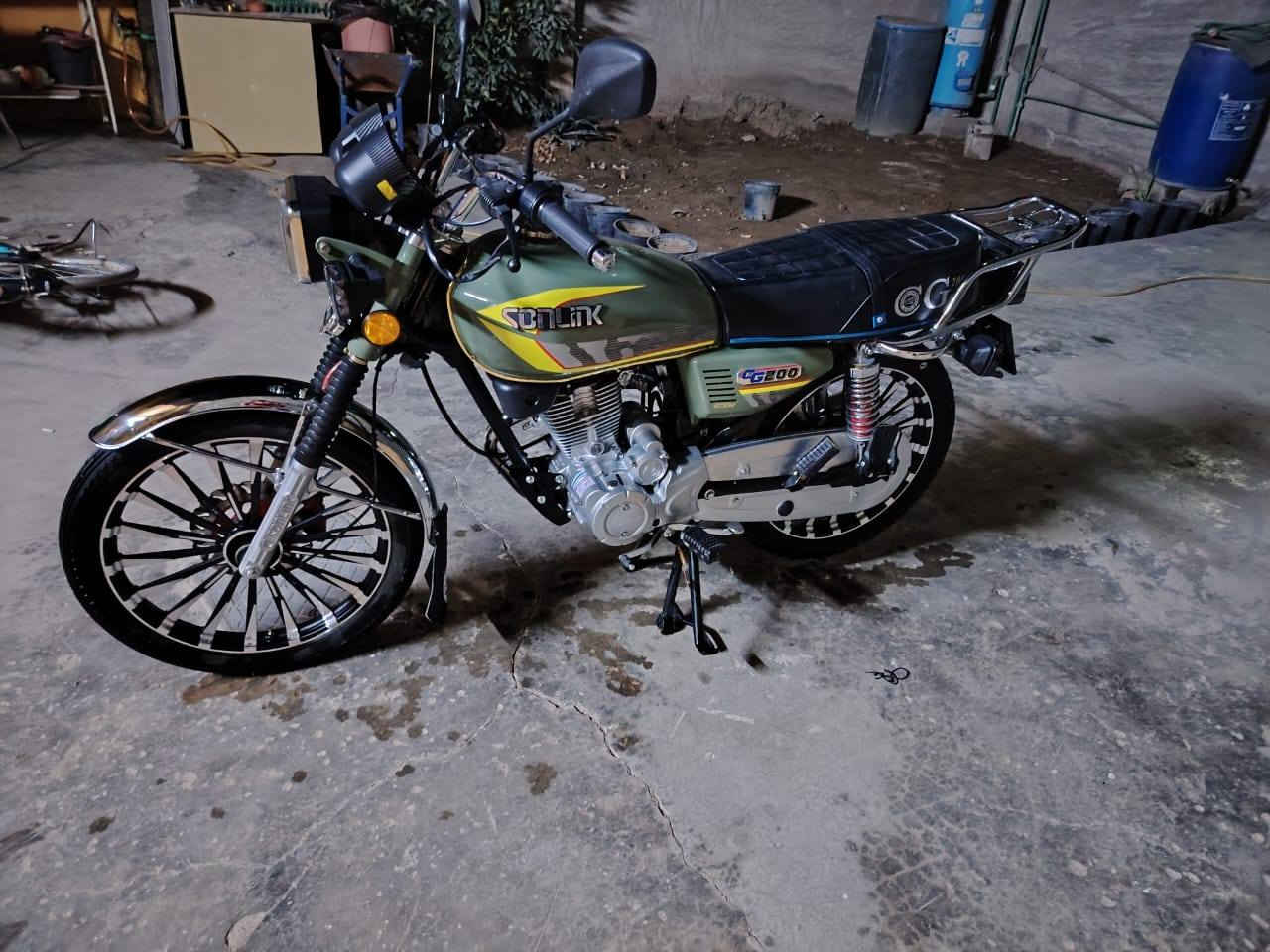 سلام عليكم
سونك موديل 2025 
دراجه لوك.جديده صاله شهر نازلة من رمبه 
ماشيه 1000دراجه زيرو بمعنه.كلمه كفاله عامه من شخط وزلغ سعر 850 و بيه مجال حك جيه بس العنوان بغداد زعفرانيه 
*********** مت اجد فقط عل رقم واتساب و اتصال
