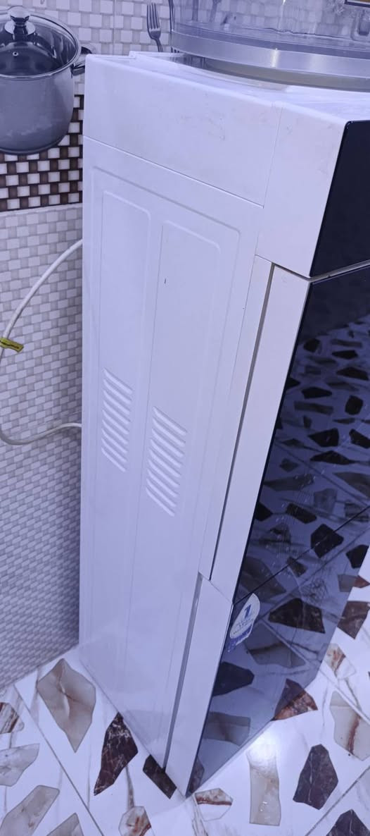 سلام عليكم براد للبيع نوعيه كريازي ارقه نوعيه مستخدم شي قليل اخو الجديد سعره ٦٥وبي مجال بسيط مكاني كركوك حي عسكري شركه طارق لتواصل والستفسار ***********
