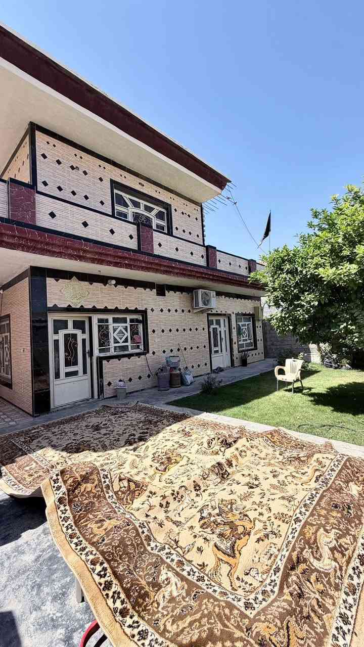 السلام عليكم 
يتوفر دار سكني طابو زراعي سند 25 مساحته 300م يحتوي على ثلاث غرف نوم وصالة واستقبال ومطبخ وثلاث مجموعات صحيه وحديقة كبيره موقعه في المسيب / حي المعلمين / خلف السكه  من جهة قاعة الماستر السعر المطلوب للبيع 125 مليون  للاستفسار الاتصال بالرقم *********** او مراسلة الصفحة
