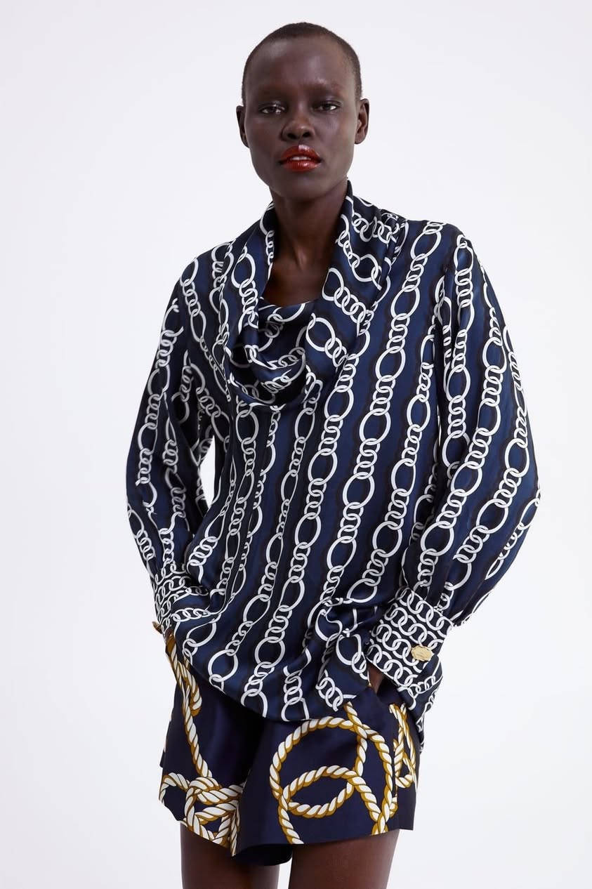 ZARA الأصلي
جديد بدون ليبل 
ساتان 
يلبس M


**إذا كنت صاحب هذا الإعلان وتريد حذفه لأي سبب، رجاءا أرسل رسالة إلى الدعم الفني**