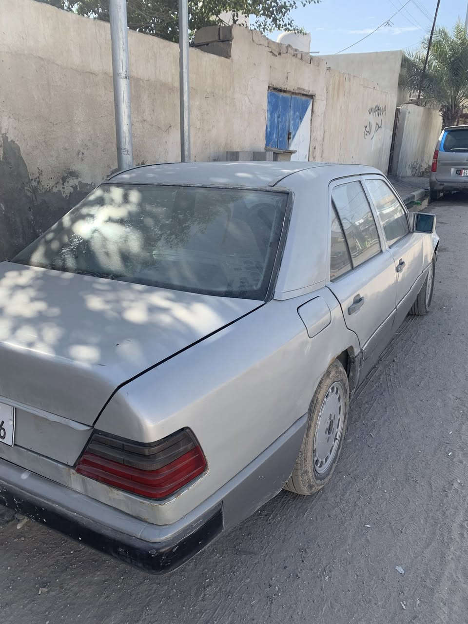 سلام عليكم 
مارسدس دب للبيع مديل 88 رقم بصره انكليزي ل30 كير مكينه فيفيتي 2500 جدد  عربانه خلفيه كامله جديده زوج تواير جدد دواخل حلوه بس السقف امخربط  البرانكيت بي تعمير والقواعد مكان سياره بصره سفوان 
سعر 28 ابيع كوم حديد فقط اصوليات اتكفلهن 
*********** 
بيع او مراوس بس لا يراني ولا صيني
