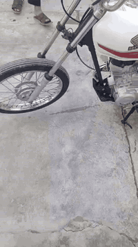 سلام عليكم شباب دراجه البيع شوفت عينك دراجه نضيفه ومرتبه كلك كلك شاصي 21 بلاد يم عبوسي ال باسم  *********** شراي بيه خير ويدلل
