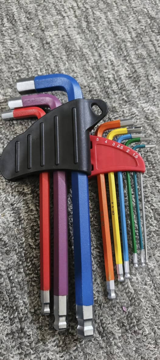 مجموعة عدد قيمه واخذ هيه والتوصيل بس لاتكسر قطع اصلية
***********
