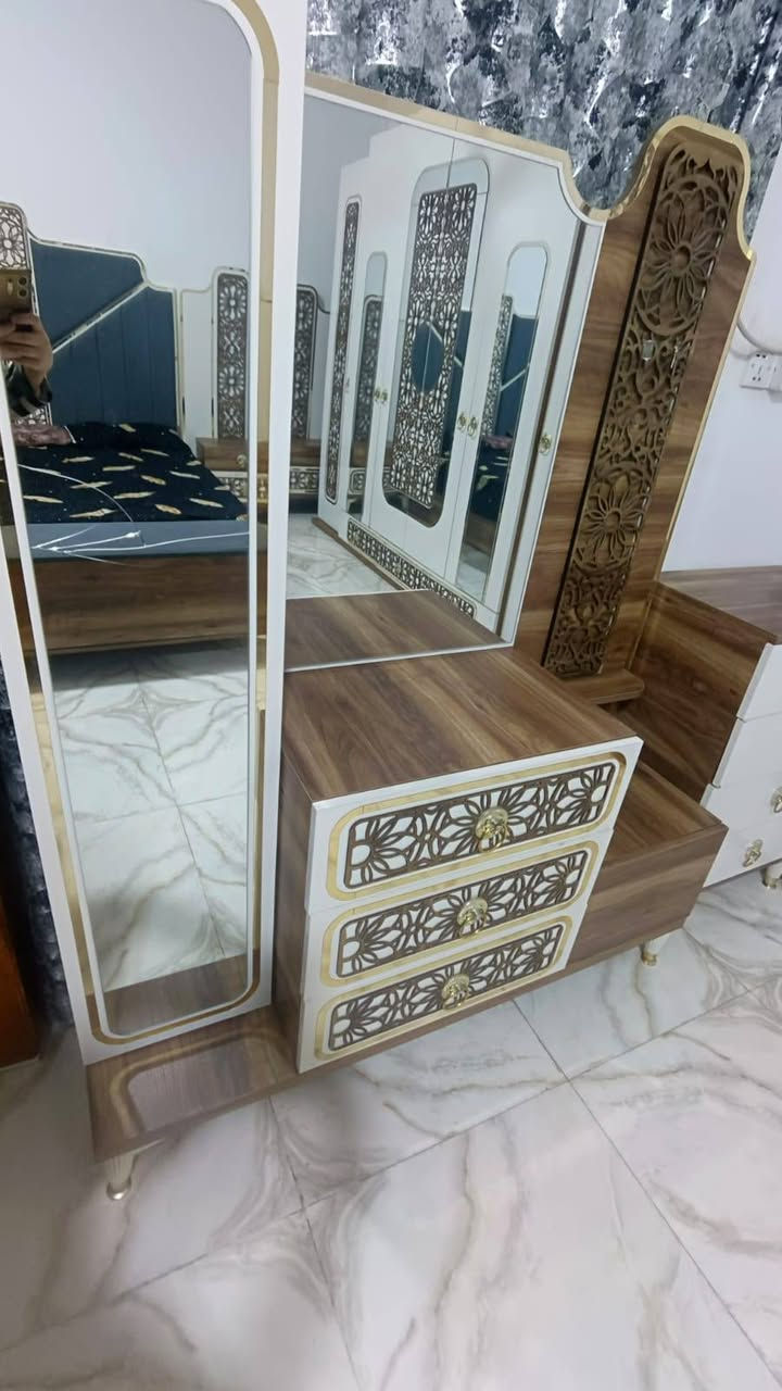 غرفة تركيه جديدة قليلة الاستعمال المنشأ تركي 
شغل برغي وجوي حديد

كنتور 6 قطع مع زاوية ملحق قتطعتين
السرير نفرين مخزن
ميز تواليت
كومديات عدد2
درور مجرات
مرايا قيافة 
طابورية 
السعر مليون وبيهه مجال ابو الغرفه محتاج ورايد يبيعهه ماخذهه بمليونين


**إذا كنت صاحب هذا الإعلان وتريد حذفه لأي سبب، رجاءا أرسل رسالة إلى الدعم الفني**