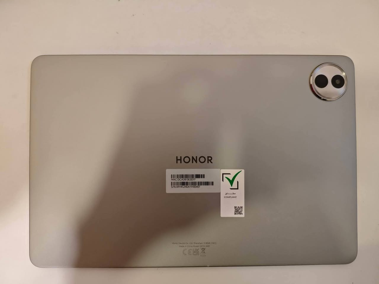 السلام عليكم
💥 هونر باد 10 او 10 Honor Pad
الملحقات قلم هونر الاصلي + كفر كيبورد + كفر ثاني + شاحن + كارتون + لاصق شاشة زجاجي  ..
استخدام اقل الشهر 
🟢 الموقع واسط / الاحرار  ☘

🔴الشاشة: 12.1 بوصة من نوع IPS LCD بدقة 2560×1600 بكسل (2.5K)، معدل تحديث 120 هرتز، وتدعم 1.07 مليار لون.

🔴الأداء: معالج Qualcomm Snapdragon 7 Gen 3 (تقنية 4 نانومتر) القوي.

🔴 الذاكرة والتخزين: 8 جيجابايت رام + 256 جيجابايت مساحة تخزين داخلية.
البطارية والشحن: 10100 مللي أمبير تدعم الشحن السلكي السريع بقوة 35 واط.

🔴 الكاميرا: خلفية 8 ميجابكسل، وأمامية 8 ميجابكسل (تدعم تسجيل فيديو 1080p).

🔴 النظام: أندرويد 15 مع واجهة MagicOS 9.0.

🔴الصوت والتصميم: 6 مكبرات صوت مع تقنية HONOR Spatial Audio. هيكل معدني، سماكة 6.29 ملم، ووزن 525 جرام.

🔴 الإضافات: دعم Wi-Fi 6، بلوتوث 5.3، دعم لوحة مفاتيح ذكية .
🔴 السعر خاص 
🔴للتواصل المراسله خاص او الاتصال ***********
