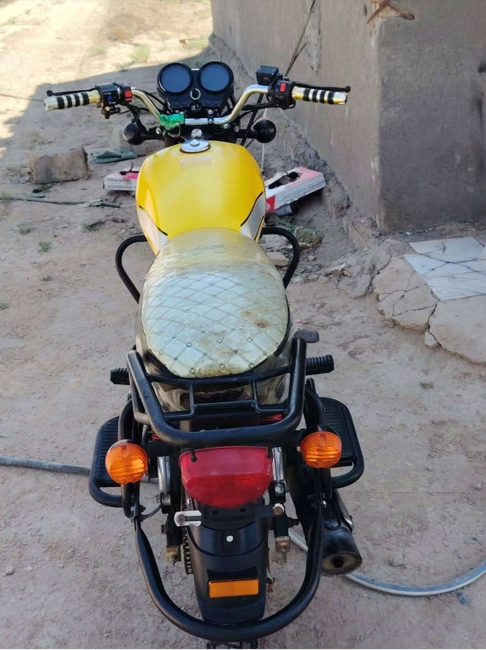 يالله سلام عليكم دراجه البيع ديون نفخ موديل 22 وراق صولي وصل معرض كبل ترقم درجه محرك 200 كتابه حمراء سويج سجين درجه مكفول كفاله عامه جديده كلش محرك كفاله عامه شرط علاء وضع الشركه درجه جديده كلش حلوه رزانه فول مبيه اي نقص حلاء من الصوره كامله مكينه خرسئ السعر مليون 350 وبيه مجال الشراي نتصل وبيك خير ودلل ***********

