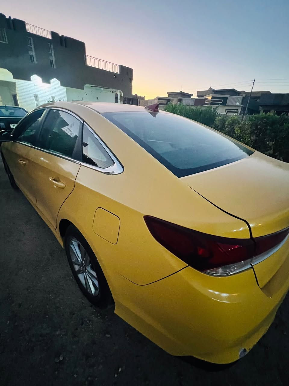 سلام عليكم سوناتا موديل ٢٠١٨رقم انبار تحويل ثاني يوم مصفره من كلشي محرك جديد كهربائيات كله شغله صدر جديد تبريد ثلج🧊 سيارة جاهزة بيه ضربه بتكمه من يم جهت راكب فقط والباقي بلاد 
سعر ٩٠ وبيه مجال 
مكان الانبار الكرمه 
***********
