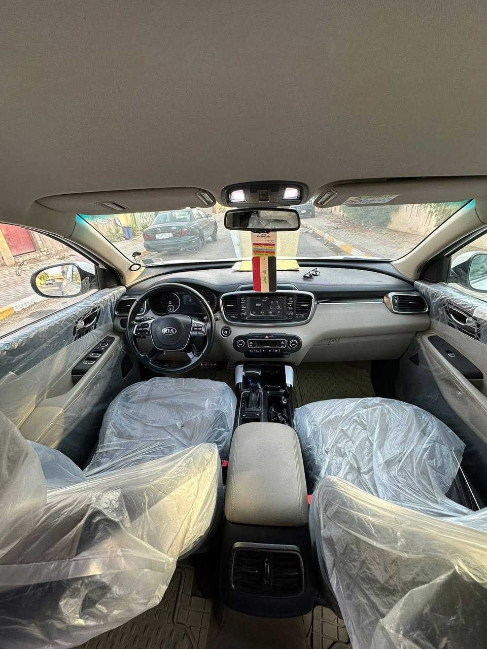 سيارة سورينتو خليجي 2018 محرك ستة سلندر فول مواصفات عدا البانوراما رقم بابل الدولي بااسمي تحويل بنفس اليوم 
بيها باب السائق مبدل الجاملغ الخلفي صبغ باب عكس السائق نصها صبغ والباب الخلفي صبغ 
مكاني بابل جبلة
لشاري بجد وحقيقة يتصل ع الارقام الاتية 
***********
***********
