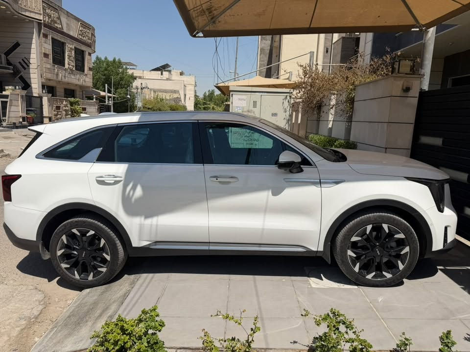 سورنتو 2025رقم بغداد وكالة نيم اكدال نص فول خمس كامرات حساس امامي خلفي كراسي السايق والراكب كهرباء بدون جلد بدون بانوراما ستة سلندر ماشية ١٥ الف جديدة مكفولة مغلفة PPF ضمان عشر سنوات
السعر 31الف وبي مجال***********
